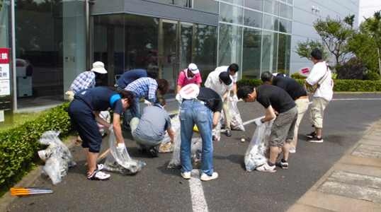 Cleanup activity along Lake Biwa